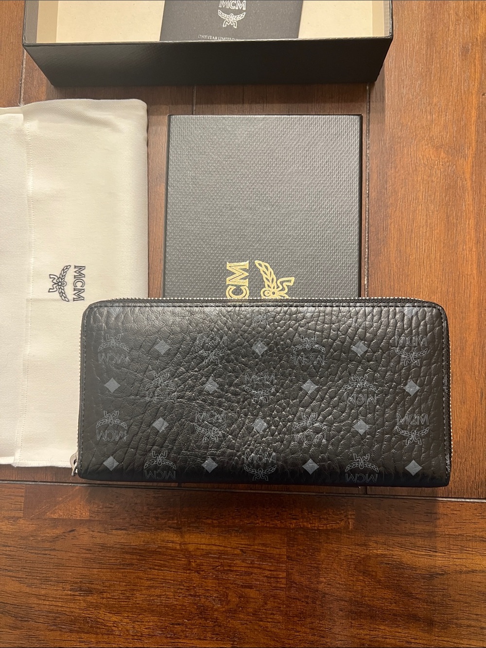 ❤️ MCM Black Logo Embossed Large Leather Monogram Wallet